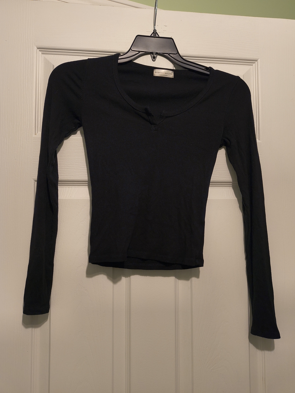 Frankee & Skylarr Ribbed Long-Sleeve Scoop Neck Top - Black